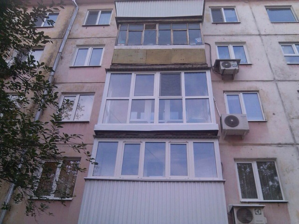 Остекление балкона под ключ